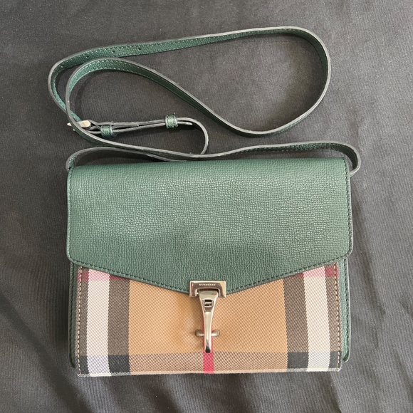 Burberry purse - Picture 2 of 7